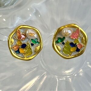 🆕 Gold-Tone Enamel Floral Stud Earrings – Pearl Accent Garden Art Design 1”